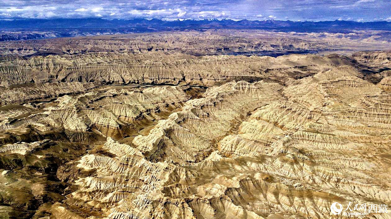 鳥瞰西藏阿里地區(qū)札達(dá)土林國(guó)家地質(zhì)公園。