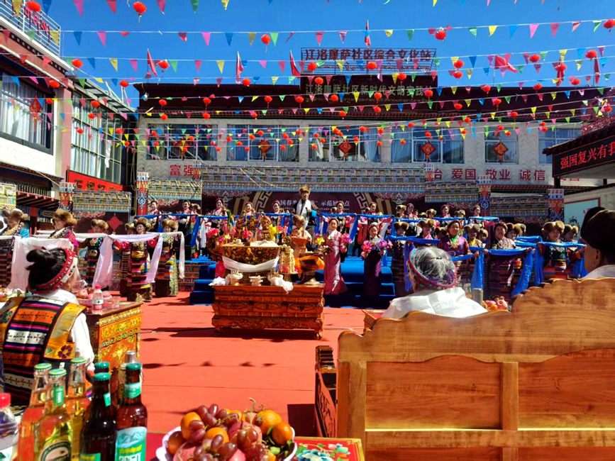 江洛康薩社區(qū)開(kāi)展文藝演出