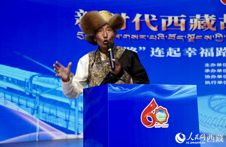 山南市隆子縣三安曲林鄉(xiāng)三林村黨支部副書記扎西次仁作分享報告。人民網記者 次仁羅布攝