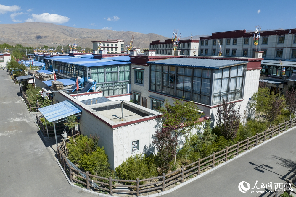 寬敞明亮的藏式民居。人民網(wǎng)記者 次仁羅布攝