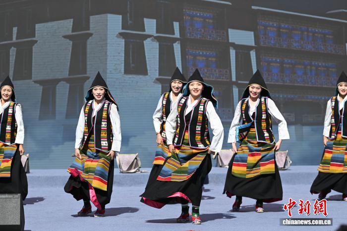 西藏“大地歡歌格?；ㄑ莩黾尽被菝裱莩鼍`放基層文化活力