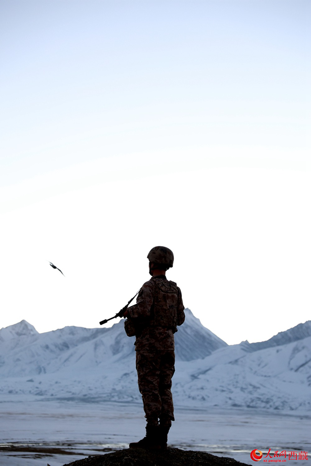 官兵在站崗。人民日?qǐng)?bào)記者 瓊達(dá)卓嘎攝