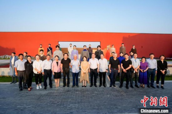 近40套藏式針織系列時(shí)裝亮相2022北京時(shí)裝周?！”本r(shí)裝周供圖