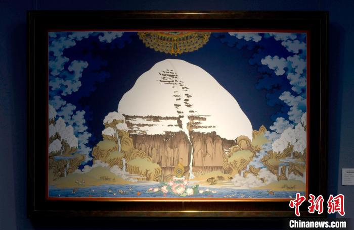 圖為5月16日，展覽中新創(chuàng)唐卡作品《岡底斯山》?！±盍?攝