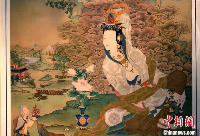 圖為5月16日，展覽中新創(chuàng)唐卡作品《靜息觀音》(局部)?！±盍?攝