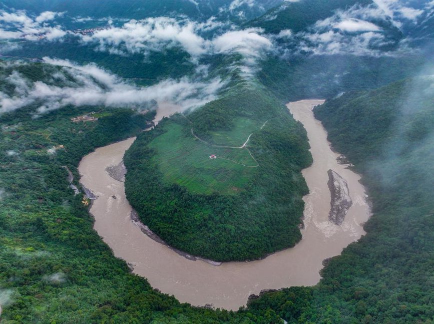 雅魯藏布江果果塘大拐彎。張澤坤攝
