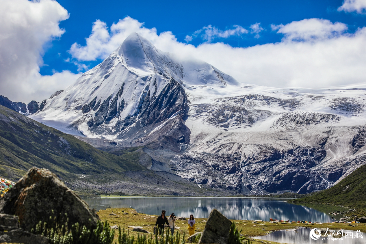 薩普冰川位于那曲東部比如縣境內(nèi)。