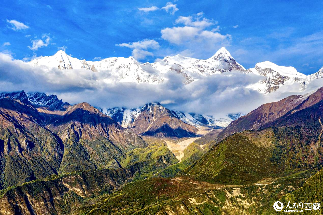 無(wú)人機(jī)航拍南迦巴瓦峰。