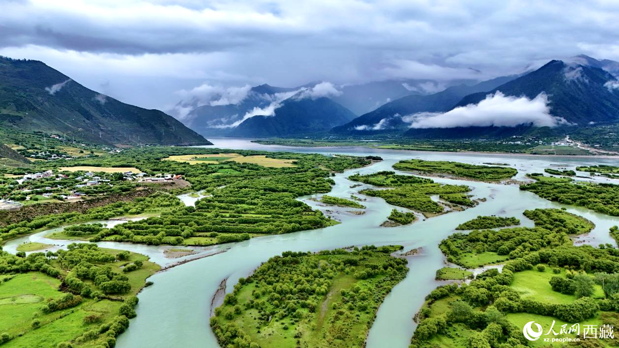 西藏林芝市雅尼國(guó)家濕地公園風(fēng)景如畫(huà)。