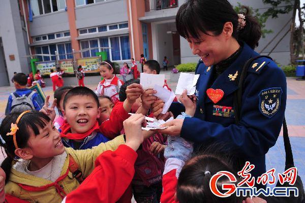 【我和軍隊的不解之緣】“先是軍人，才是媽媽”