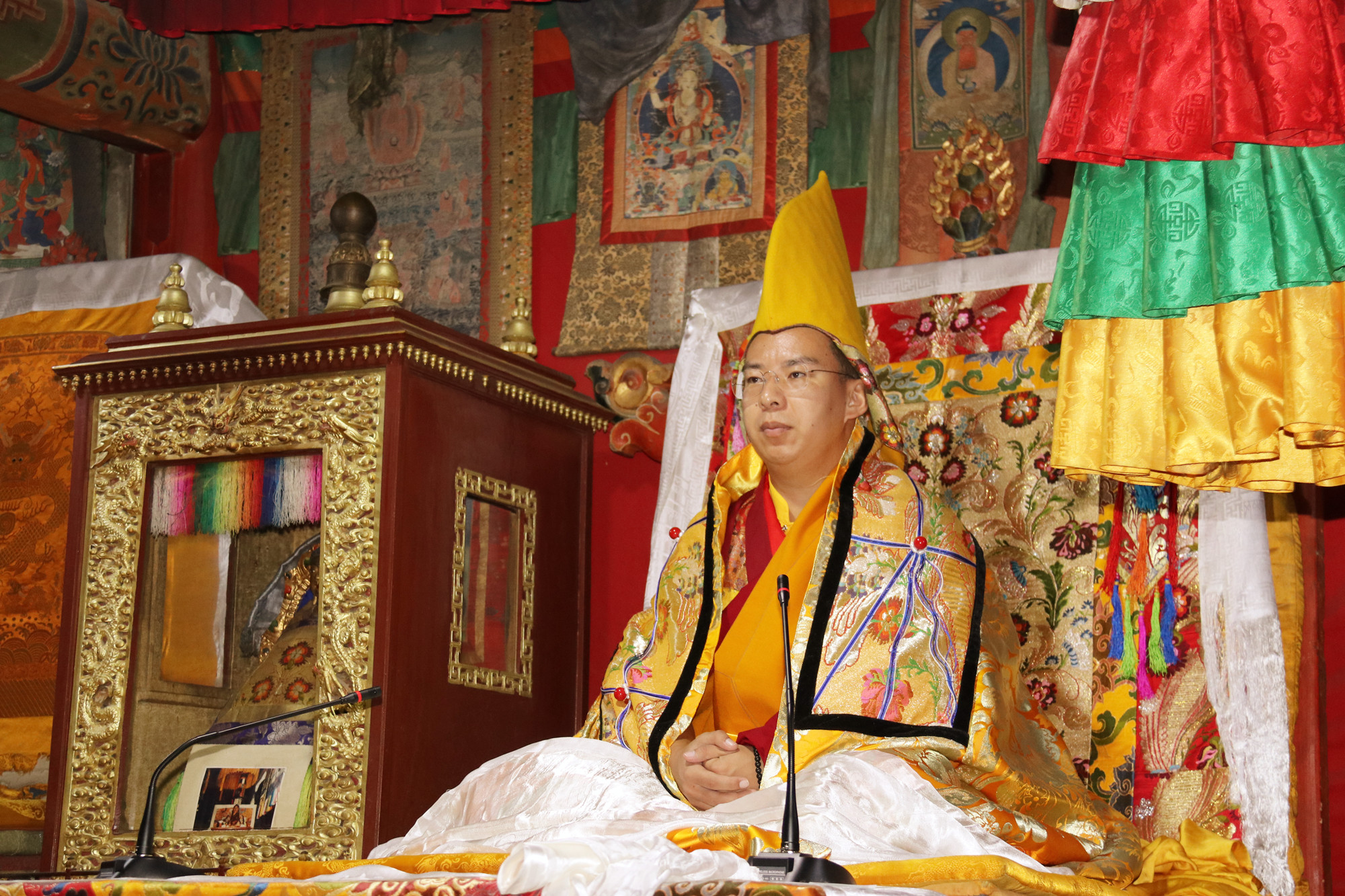 班禪大師在大經(jīng)堂講經(jīng)。攝影：袁星宇.jpg