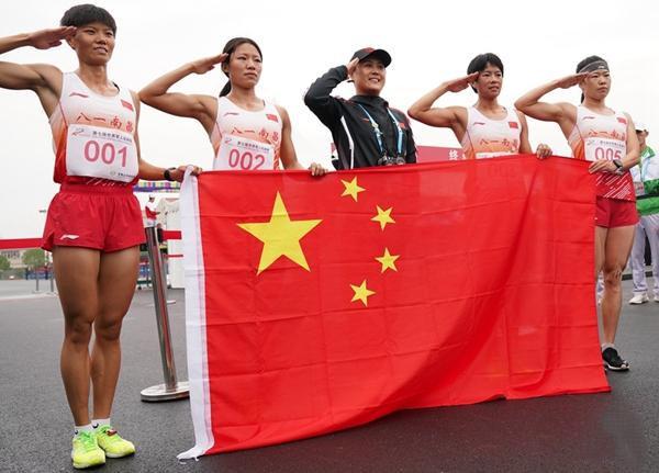人民日報評軍運(yùn)會中國隊表現(xiàn)：信念最可貴 精神最動人