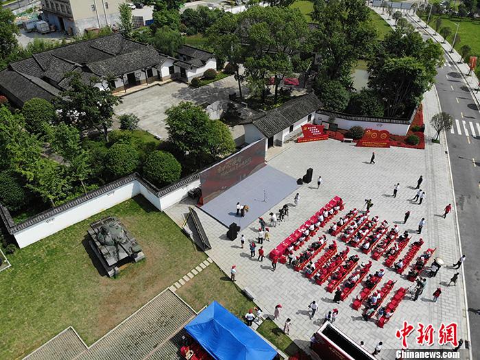 31日上午，“在這里讀懂初心使命——網(wǎng)絡(luò)媒體革命老區(qū)行”網(wǎng)絡(luò)主題采訪活動湖南站啟動儀式在長沙許光達(dá)故居舉行。<a target='_blank'  ><p  align=