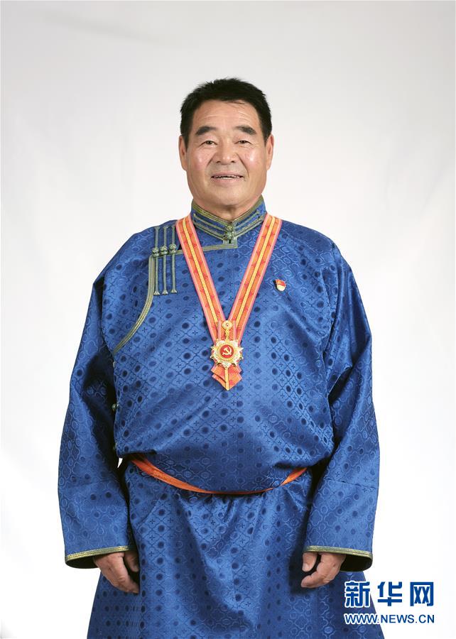 （奮斗百年路　啟航新征程·“七一勛章”獲得者·圖文互動(dòng)）（1）“草原之子”廷·巴特爾：讓草原綠起來，幫牧民富起來