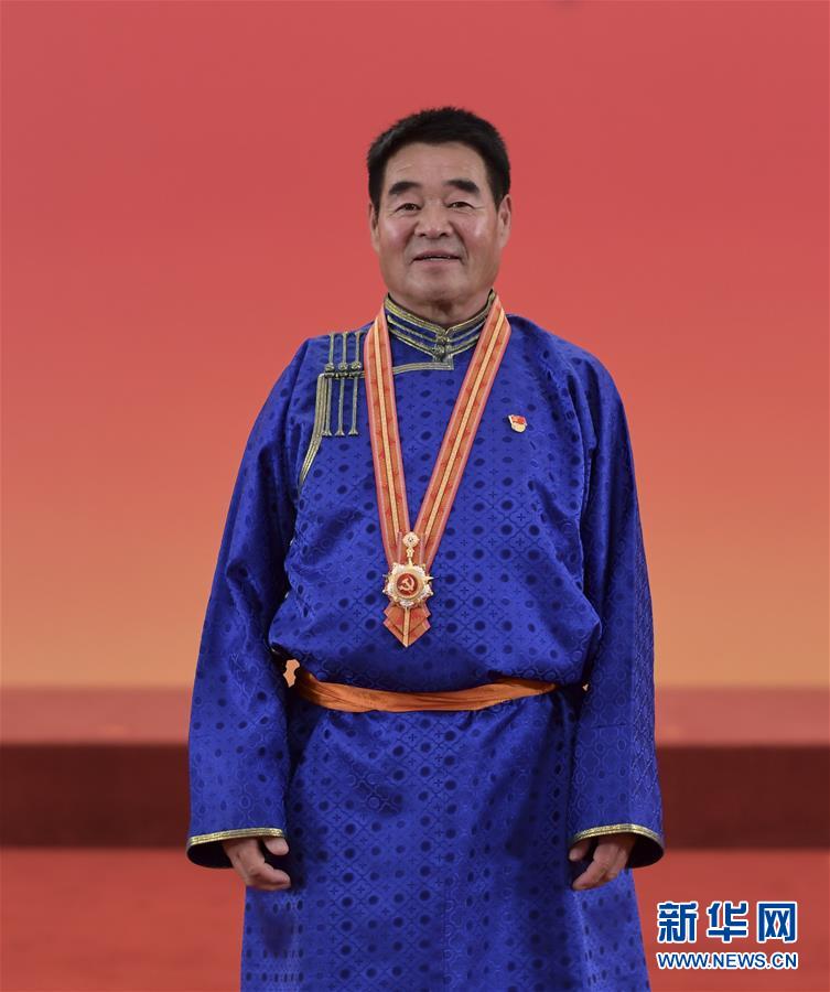 （奮斗百年路　啟航新征程·“七一勛章”獲得者·圖文互動(dòng)）（2）“草原之子”廷·巴特爾：讓草原綠起來，幫牧民富起來
