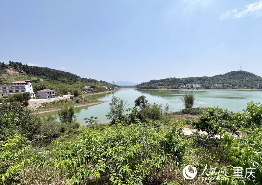 龍湖村以橋亭湖周邊為核心發(fā)展旅游產(chǎn)業(yè)。人民網(wǎng)記者 劉政寧攝