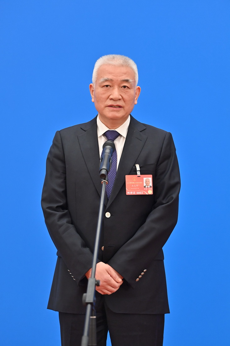 這是科學技術(shù)部部長王志剛通過網(wǎng)絡(luò)視頻方式接受采訪。新華社記者 李鑫 攝