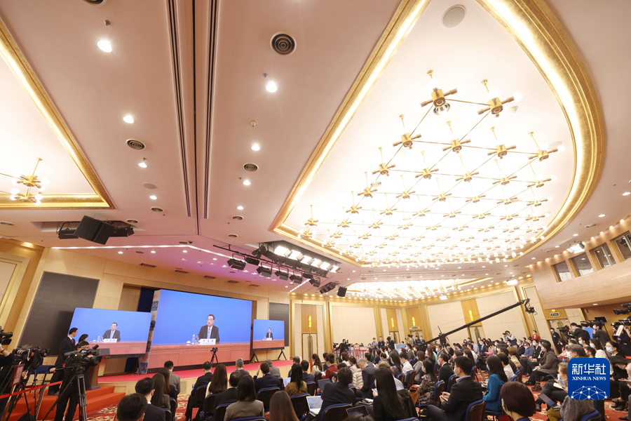 李克強(qiáng)總理出席記者會(huì)并回答中外記者提問