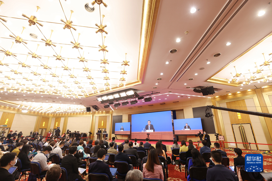 李克強(qiáng)總理出席記者會(huì)并回答中外記者提問