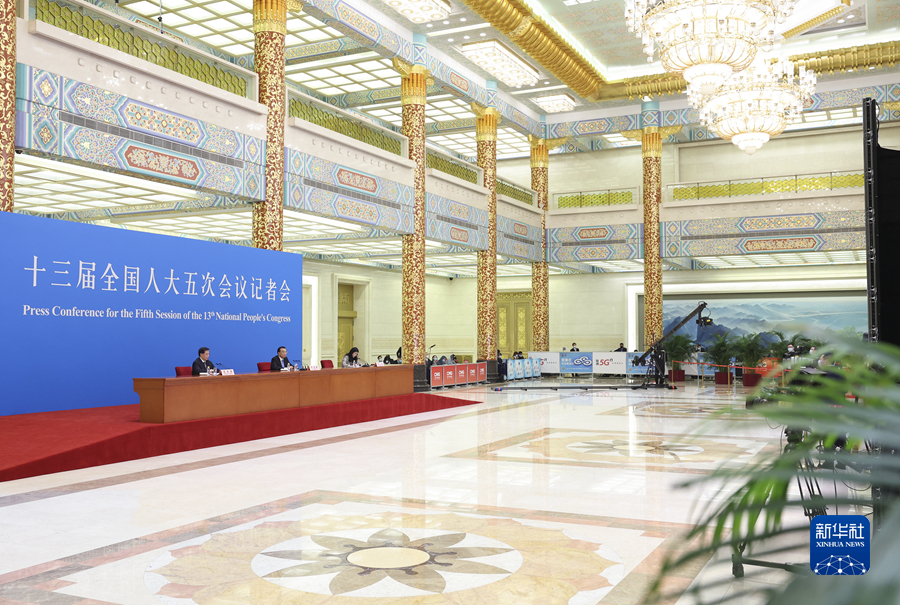 李克強(qiáng)總理出席記者會(huì)并回答中外記者提問