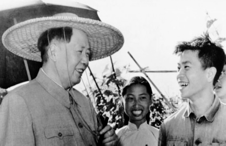 1958年，毛主席在廣東視察。
