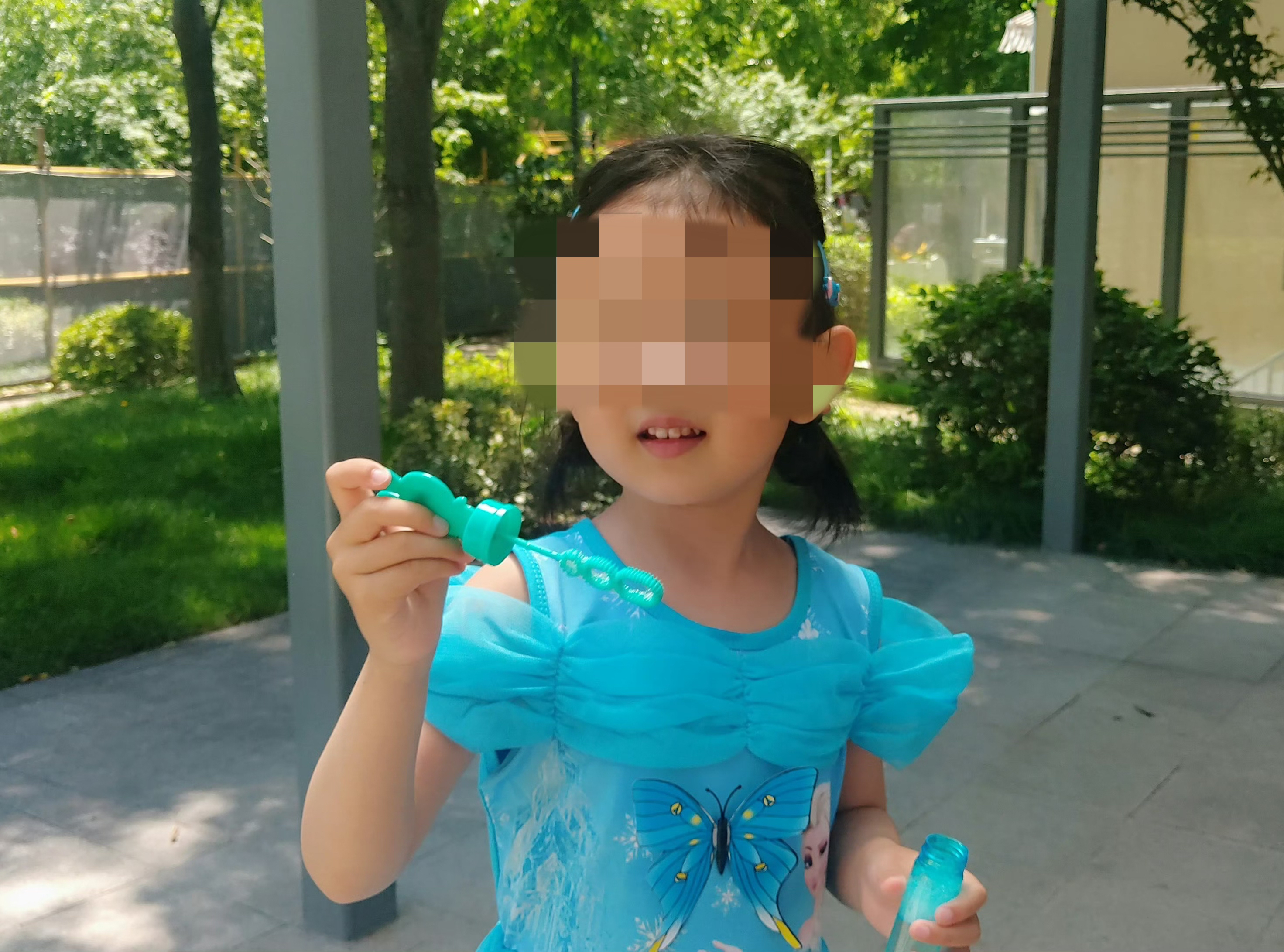 海灘失蹤女童。圖源：女童家人社交賬號